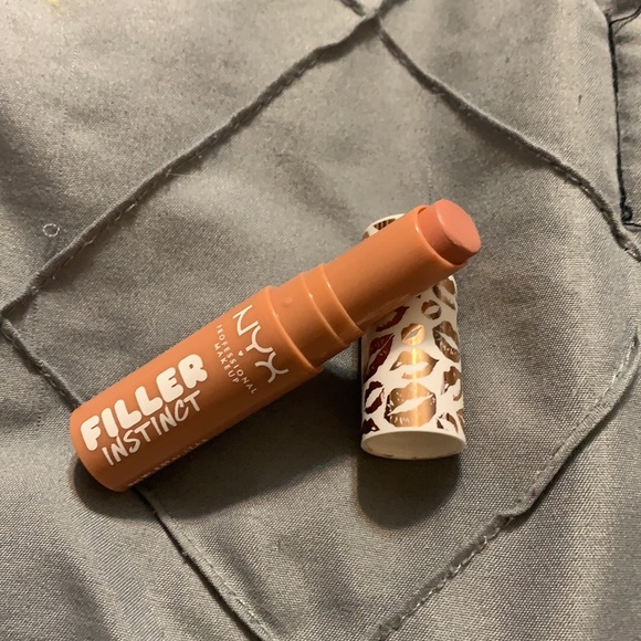 NYX filler instinct - Picture 2 of 2